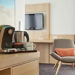 Hotel H+