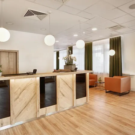 إتش+ دارمستات فندق 4*