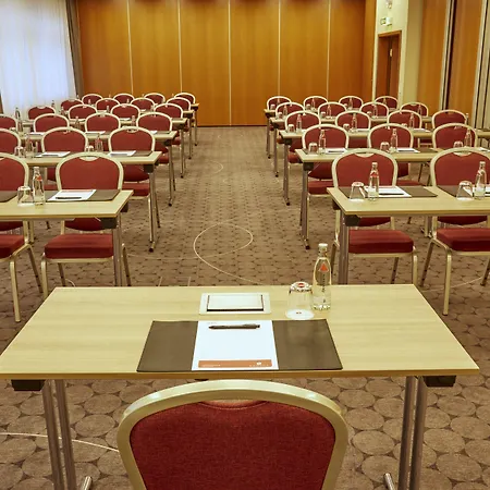 إتش+ دارمستات فندق