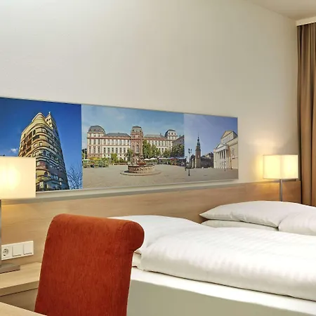 إتش+ دارمستات فندق 4*