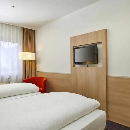 إتش+ دارمستات فندق 4*