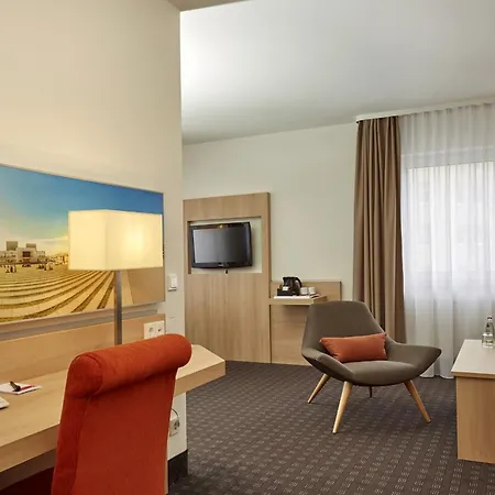 إتش+ دارمستات فندق 4*