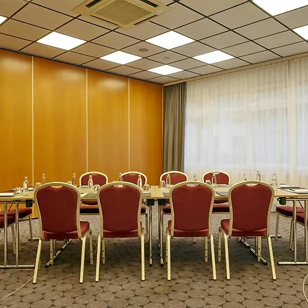 فندق إتش+ دارمستات 4*