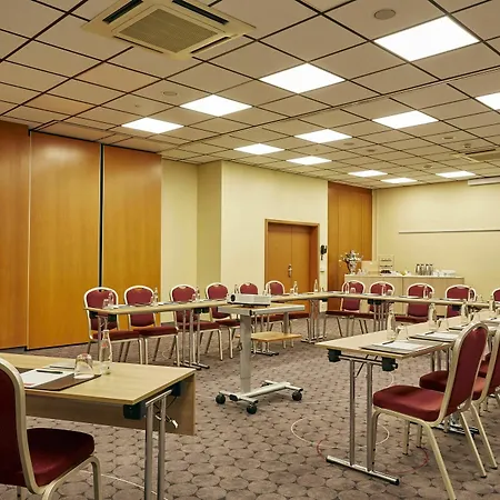 إتش+ دارمستات فندق