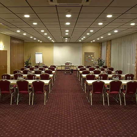 إتش+ دارمستات فندق