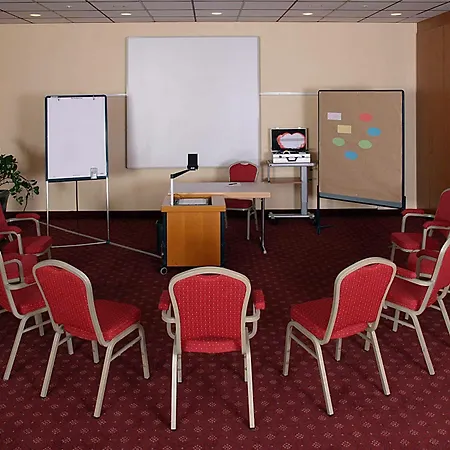 فندق إتش+ دارمستات دارمشتاد