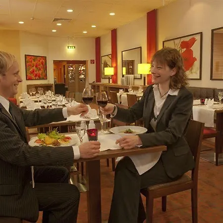 فندق إتش+ دارمستات