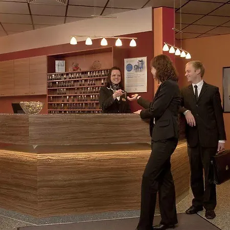 إتش+ دارمستات فندق 4*