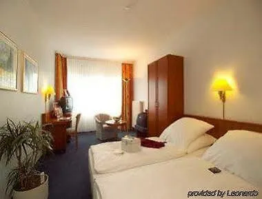 إتش+ دارمستات فندق 4*